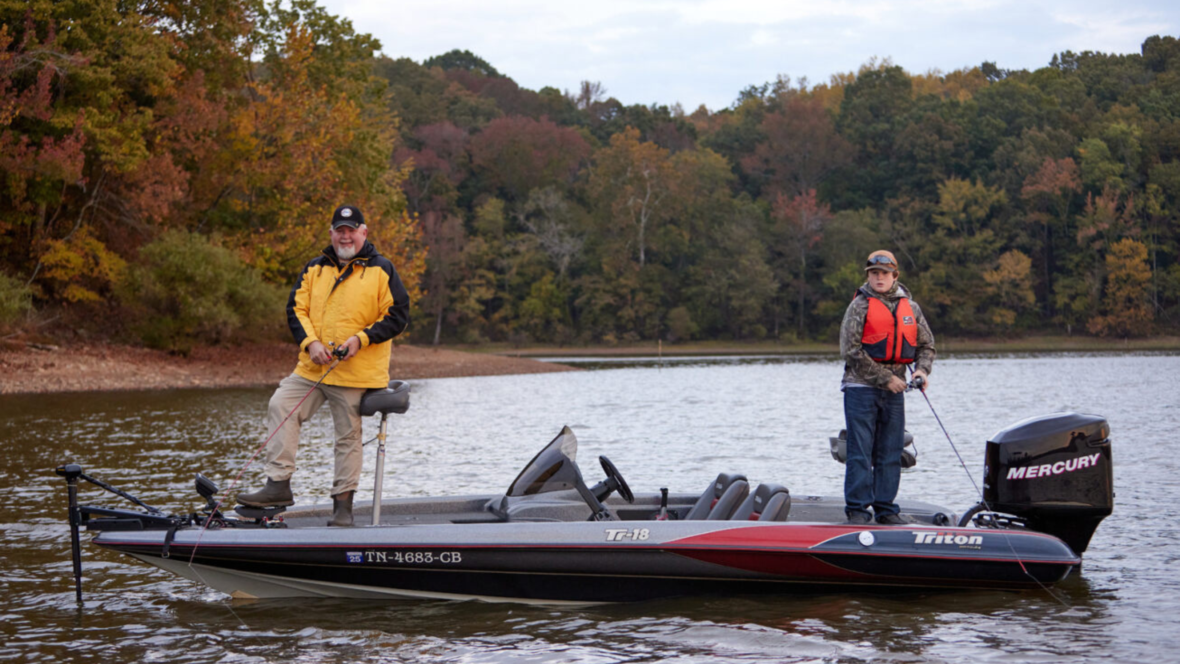 Image of two people on a boat fishing in the lake.