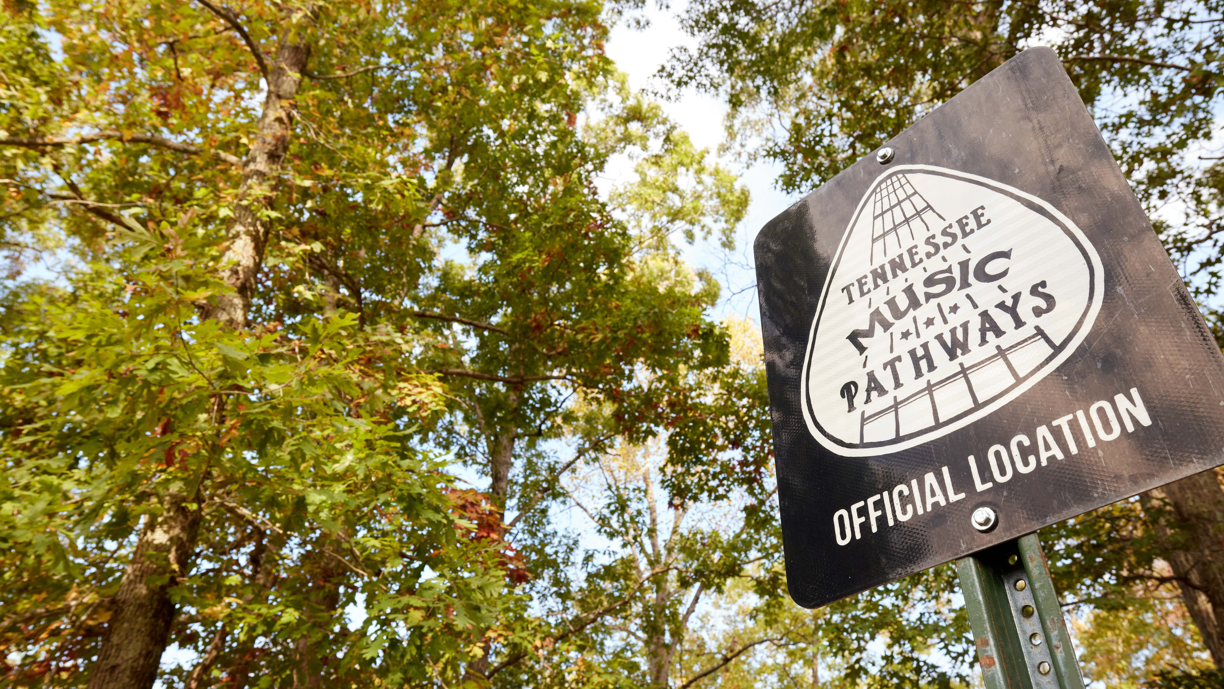 Image of a road sign discussing the patsy cline memorial.